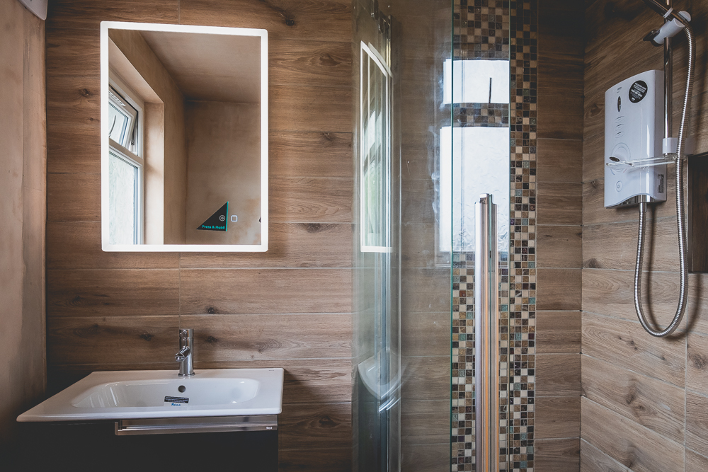 Vanity unit with illuminated mirror